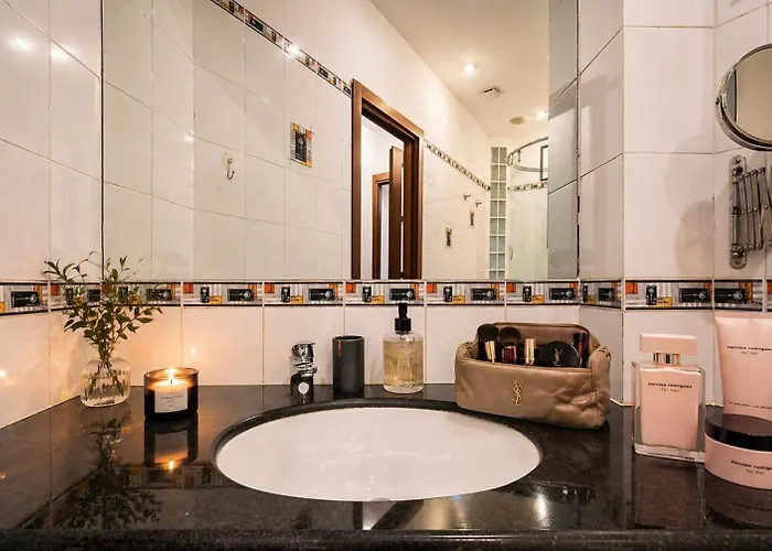 Vik Suites-whirlpool-2br-near Downtown Apartmán *